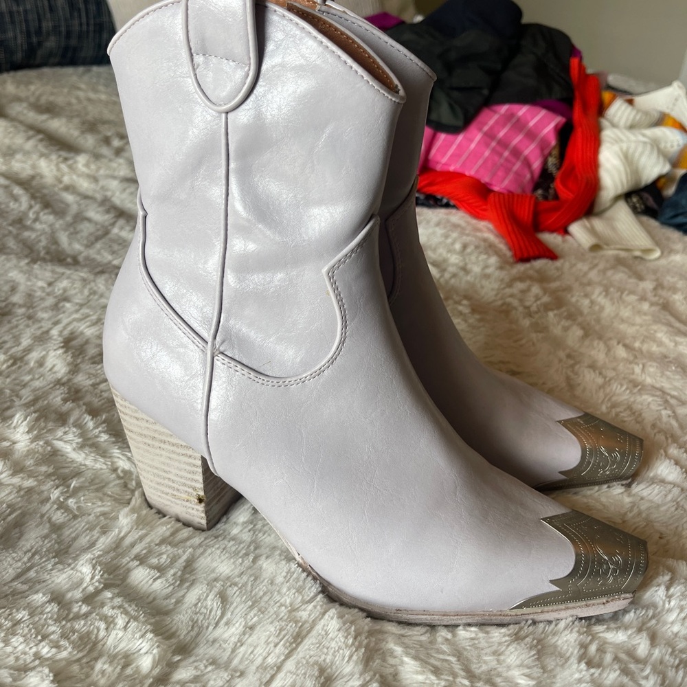 Boutique cowgirl boots (purple)